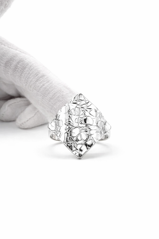 Sylva Petra Ring